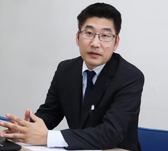 President Hitoshi Ando